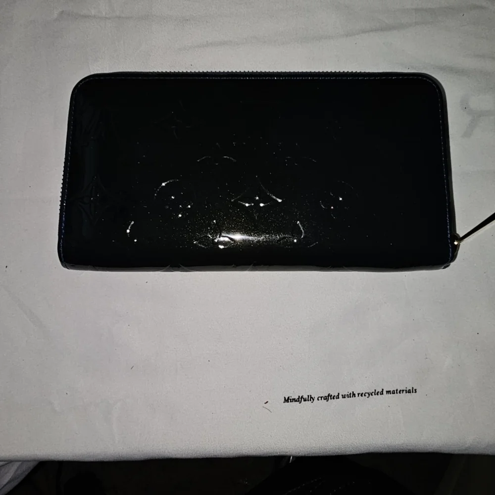 Louis Vuitton Vernis Wallet – Excellent Condition - Picture 5 of 12